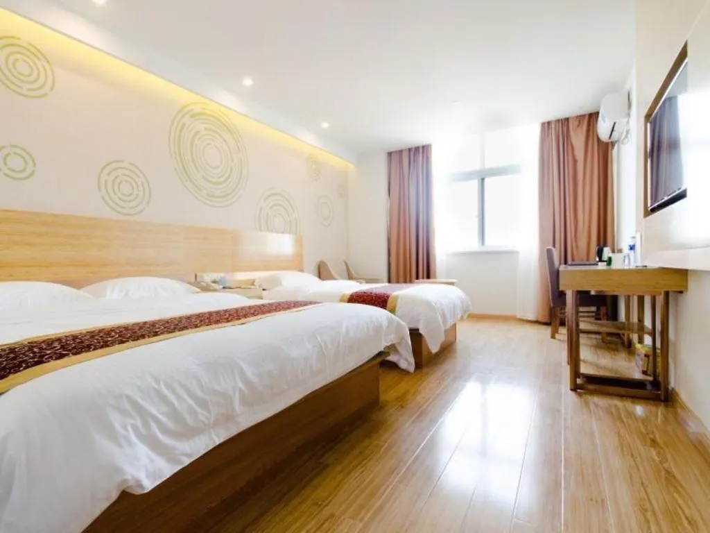 Greentree Inn Suzhou North Zhongshan Road Weiye Yingchun Plaza Business Hotel 3*, 蘇州