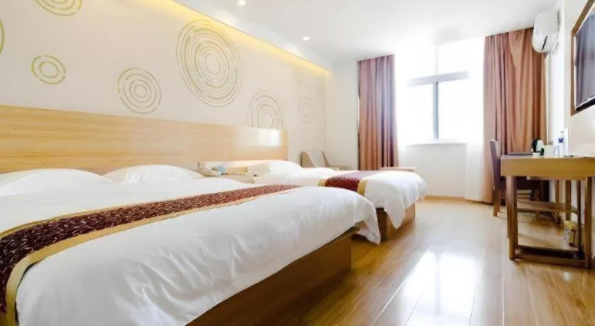 Greentree Inn Suzhou North Zhongshan Road Weiye Yingchun Plaza Business Hotel 3*, 蘇州